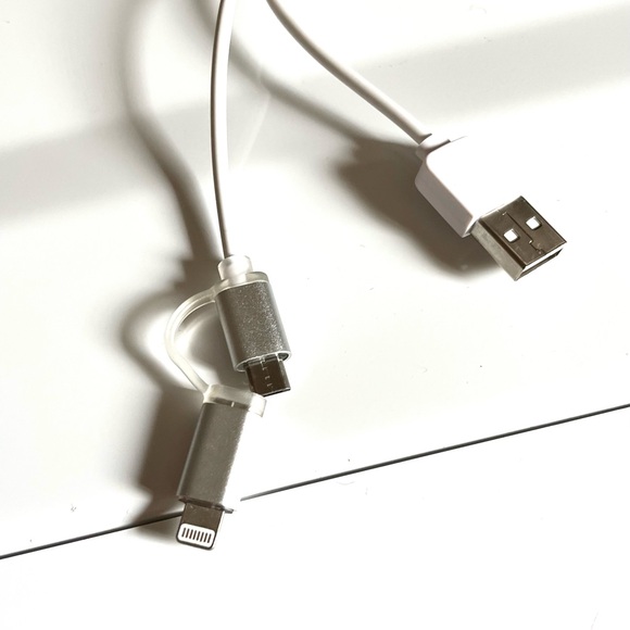 Betsey Johnson NWOT Charging Black Floral Wristlet Clutch - Picture 13 of 15